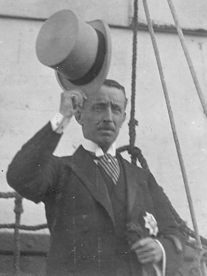 Newly appointed Governor Sir Henry Galway arriving at Outer Harbour in 1914 Cropped from http://collections.slsa.sa.gov.au/resource/PRG+280/1/14/6